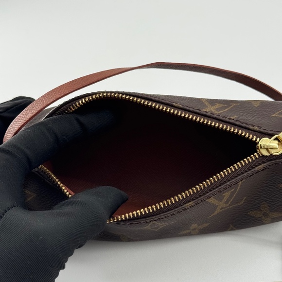 Louis Vuitton Papillon Pouch - Picture 8 of 8